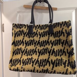 Yitty Major Label Large Tote Bag